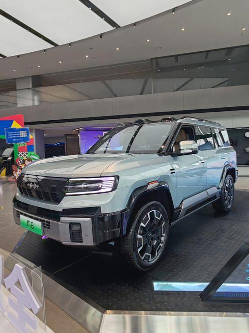 成都102比亚迪方程豹硬派越野的爆款，英菲尼迪35周年与你共成长